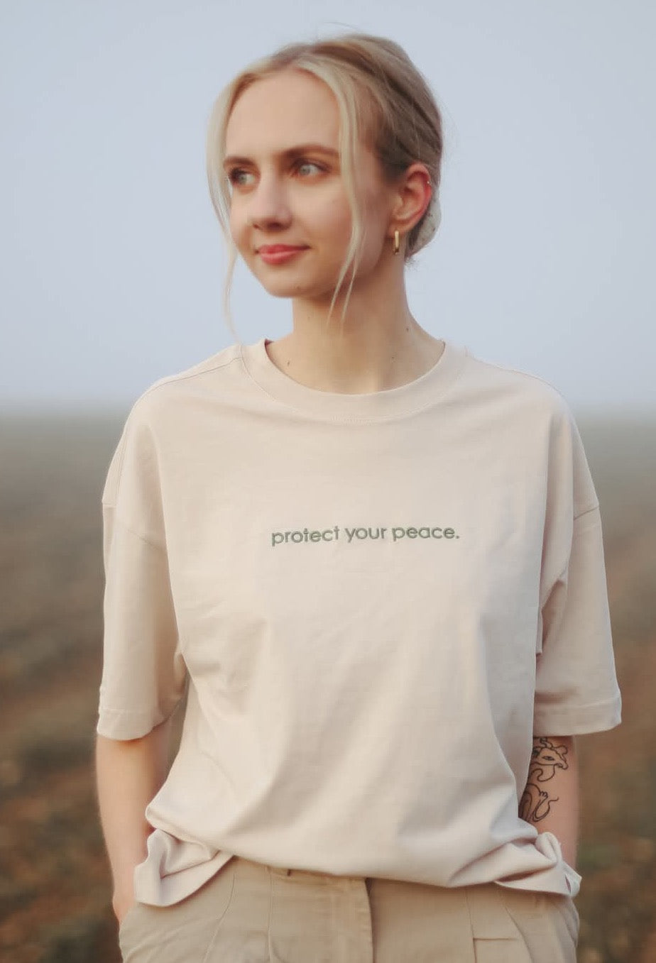 T-shirt woman/protect your peace.