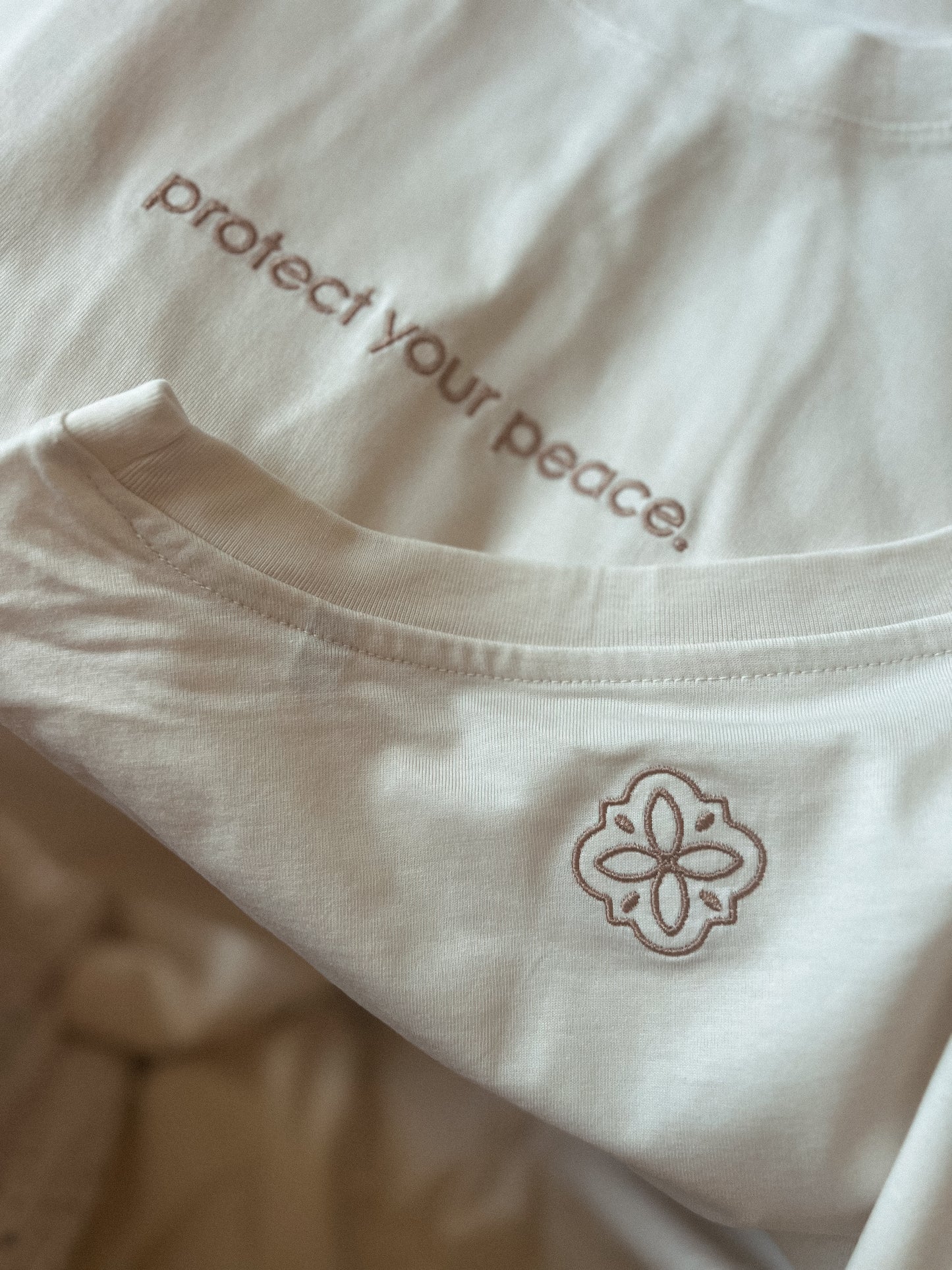 T-shirt woman/protect your peace.