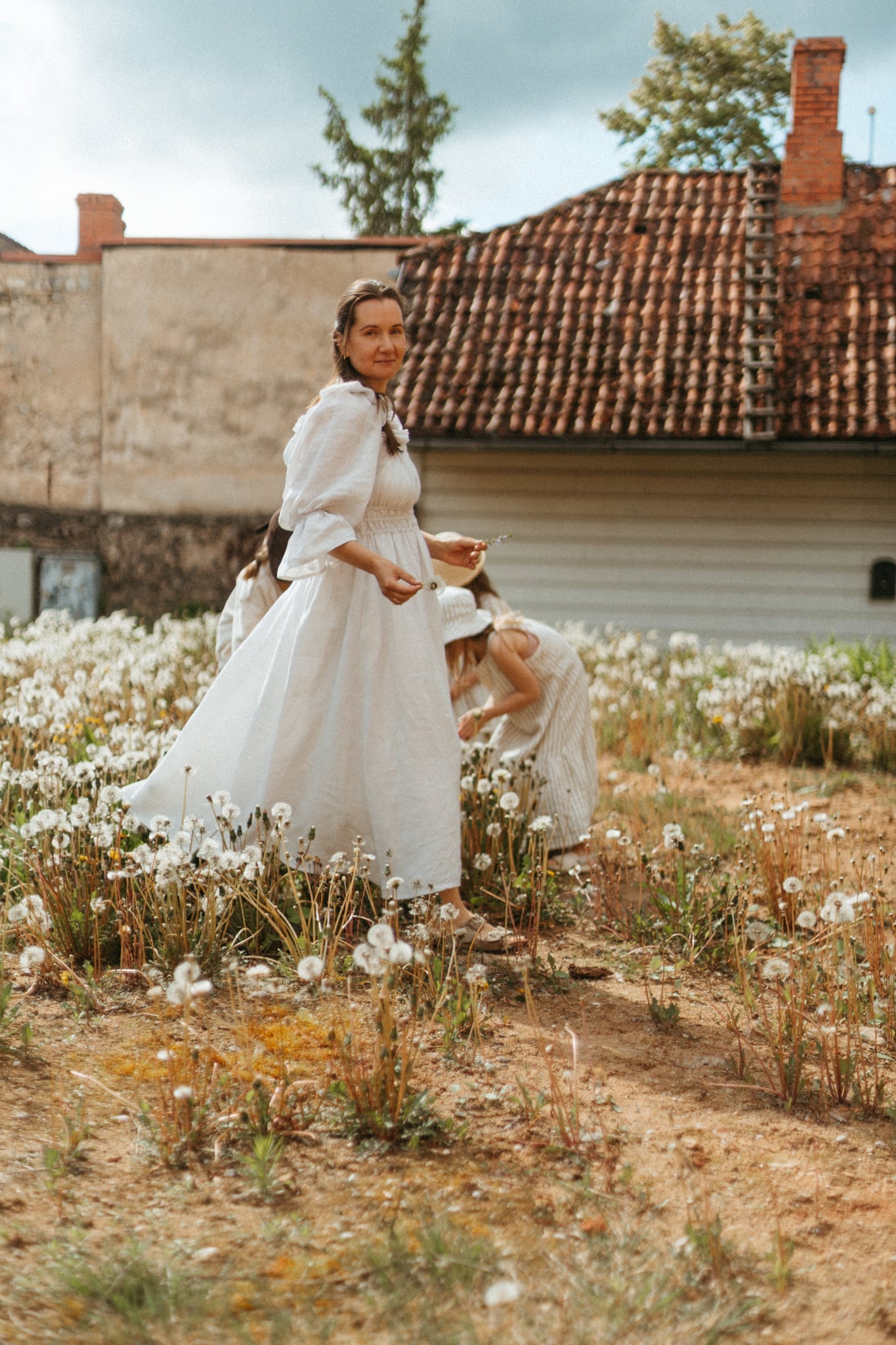 Gratitude in linen / white