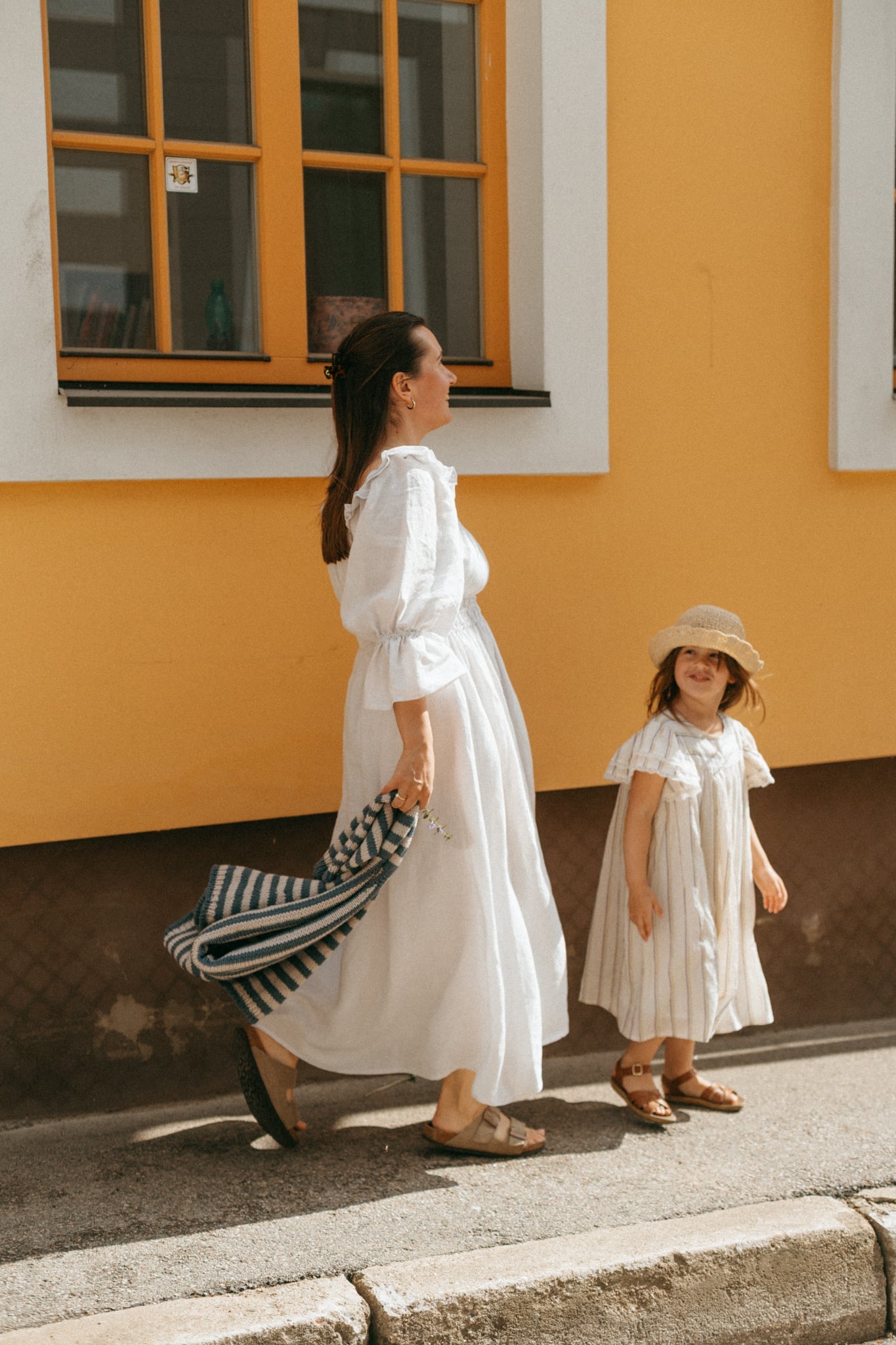 Gratitude in linen / white