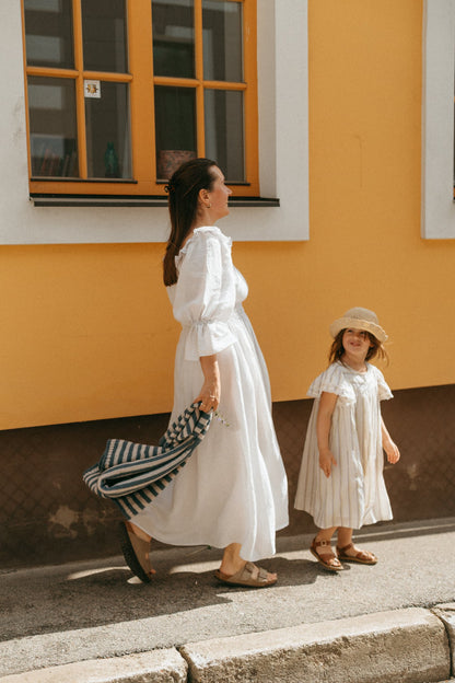 Gratitude in linen / white