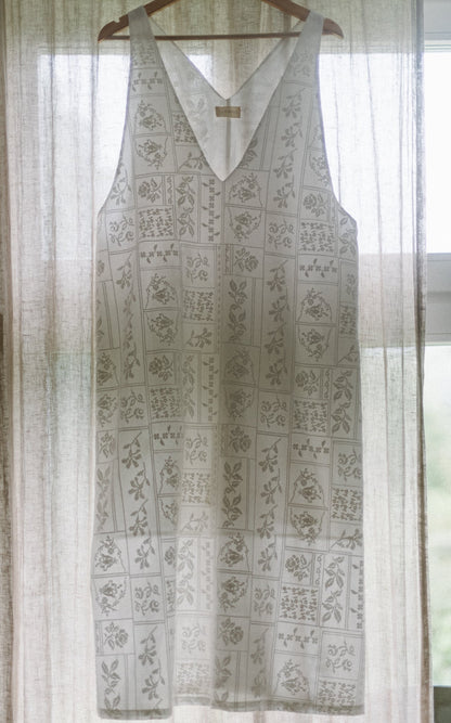Pinafore dress / lace