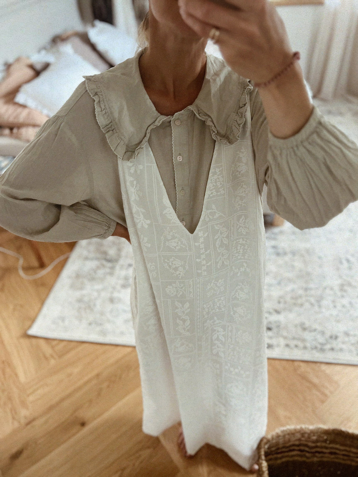 Pinafore dress / lace