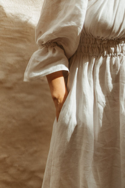 Gratitude in linen / white