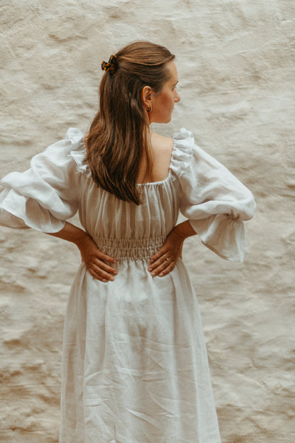 Gratitude in linen / white