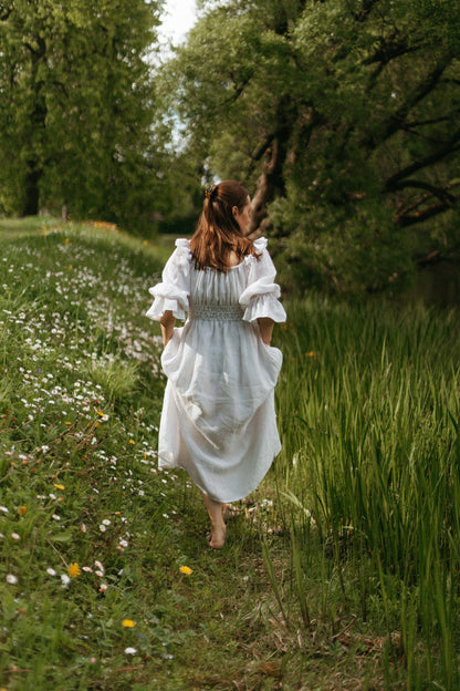 Gratitude in linen / white