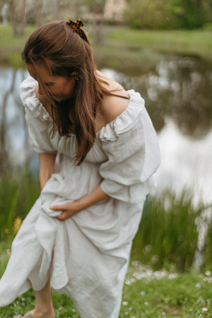 Gratitude in linen / white