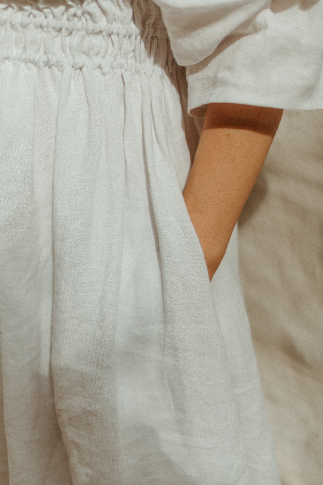 Gratitude in linen / white