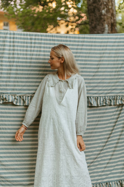 Pinafore dress / lace