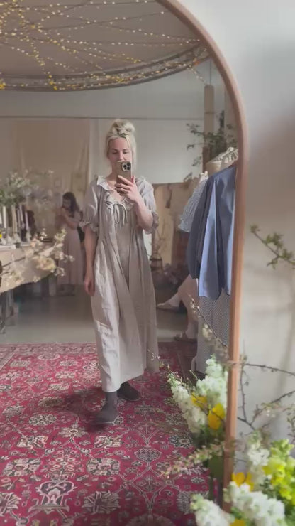 Heritage dress / linen